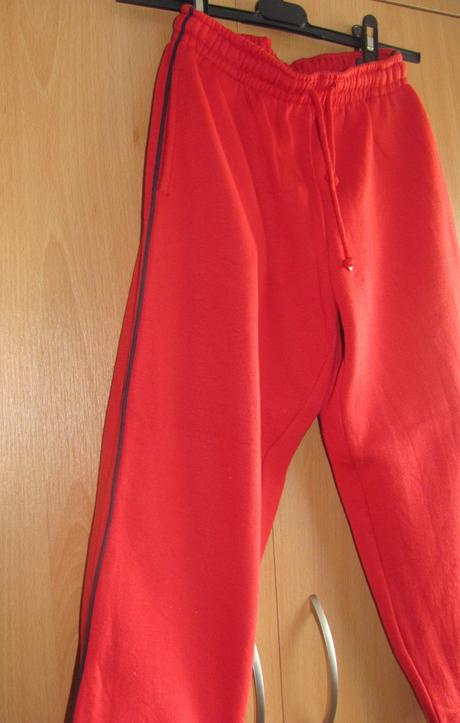 Červené tepláky, 128