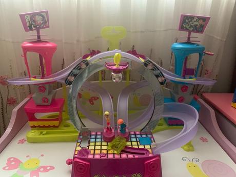 Korčuliarska dráha polly pocket s 2 bábikami, 