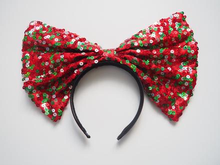 Čelenka s velkou mašlí,