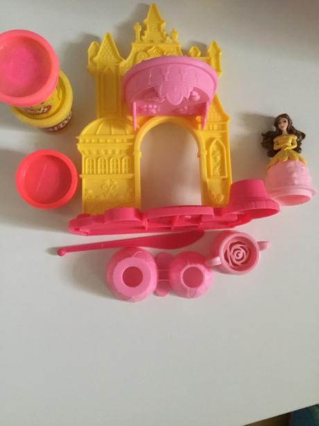 Play doh zámek princezny belle, 