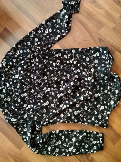 Halenka s kytickama, 40