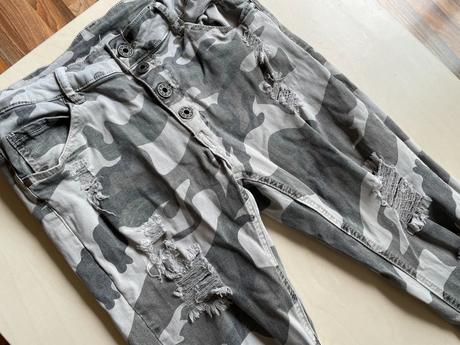 Army maskáče džíny s dírami, vel m možná s, měřte, s