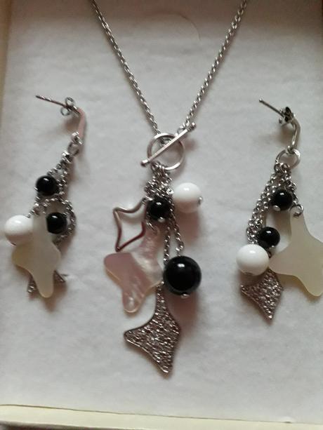 Sada naušnic a řetízku, 