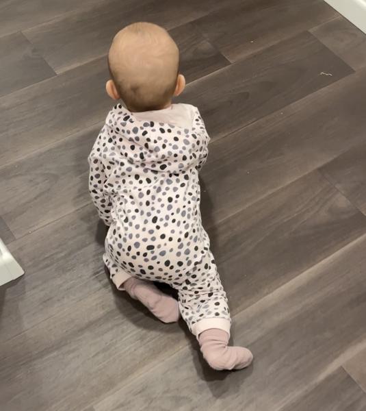 Vytáčení pravé nohy u dítěte při lezení. Máte zkušenost?