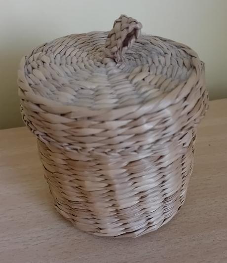 Prouťený košíček,