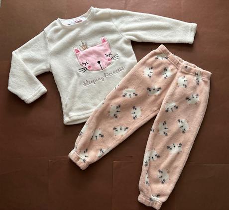 Ob/ pyžamo fleecové - v.4/5 let, 110