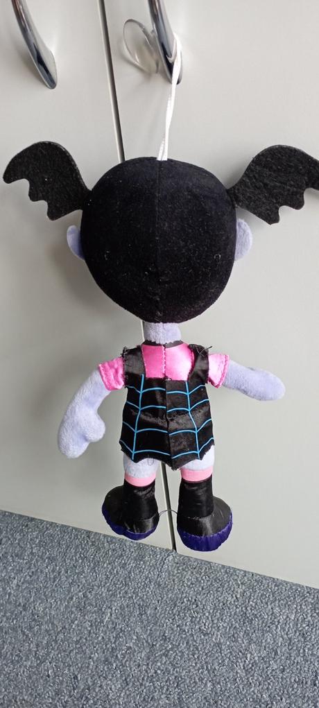 Plyšová "vampírka",