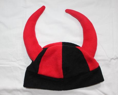 Op549. flísová čepice s rohy, 146