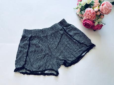 Krásné kraťasy černo bílé - v. 10/11 let, young dimension,146