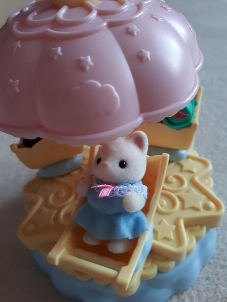 Sylvanian families carousel - kolotoč - 3 figurky, 
