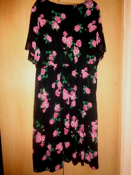 Nádherné černé šaty s růžemi, 4xl