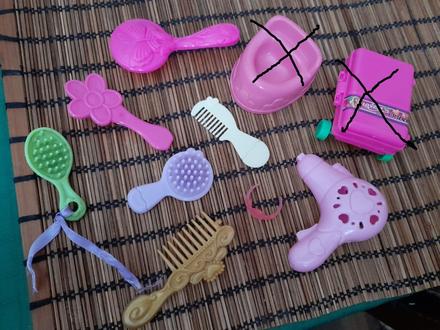 6x hřebínek a fén malý pro panenku plastový,