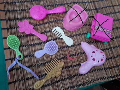 6x hřebínek a fén malý pro panenku plastový, 
