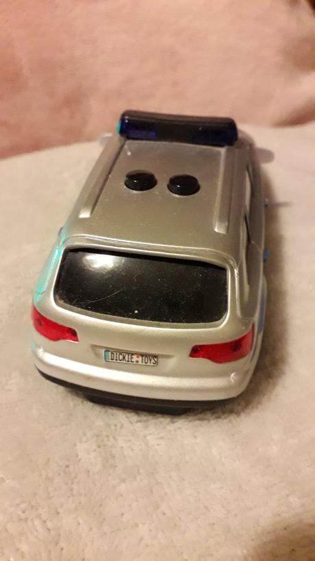 Pěkné, zachovalé policejní auto,