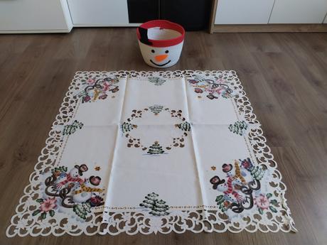Nový vánoční ubrus s košíkem, 