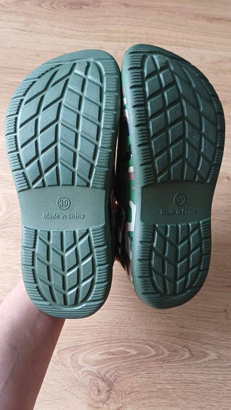 Nove maskacove crocsy, 38