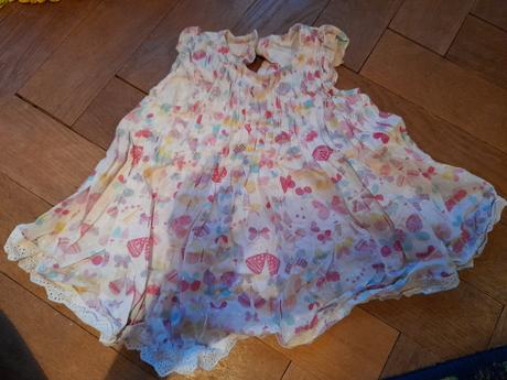 Malé šatičky s obrázky na holčičku, 80