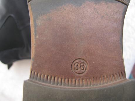 Kožené tmavě modré kotníkové boty typu chelsea, baťa,38