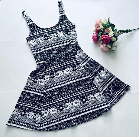 Ob/ šaty černobílé - v.cca 7/8 let, 128