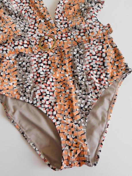 Dámské jednodílné plavky, 42