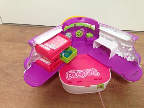 Pinypon famosa panenky, lod, prislusenstvi, 