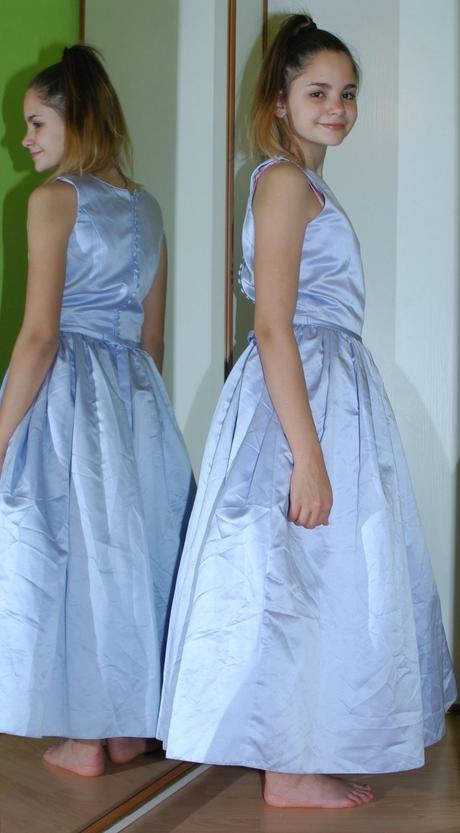 Společenské slavnostní plesové šaty i pro družičku, 176