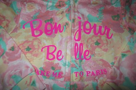 Kytičkovaná mikinka, 92