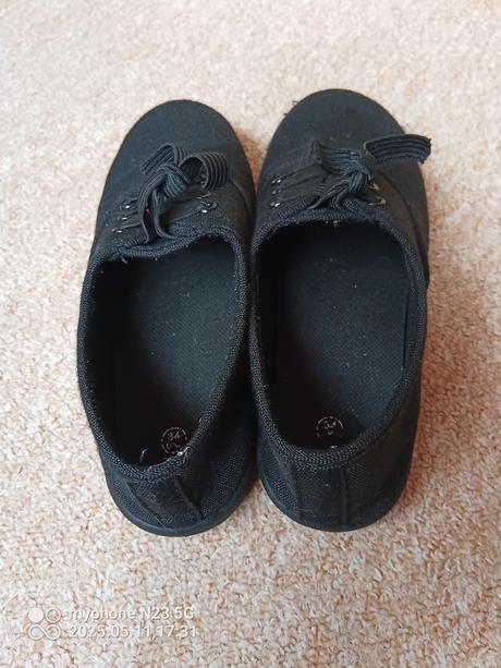 Tenisky černé vel."34", 34