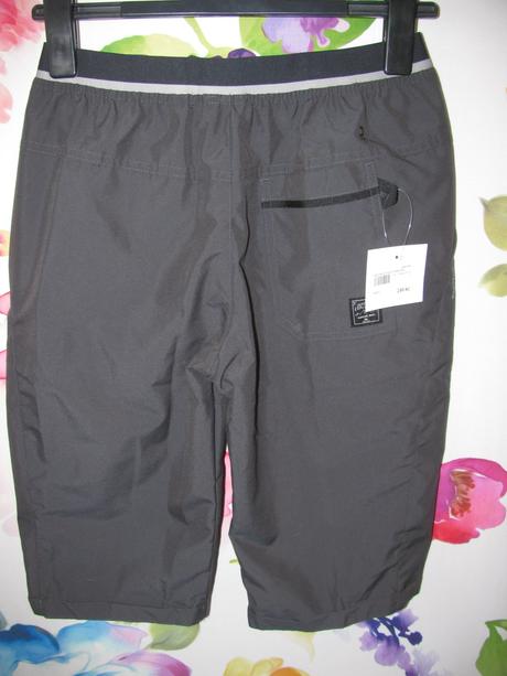 Tmavě šedé dětské kraťasy, decathlon,170