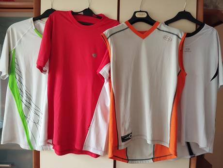 Čtyři trika vel. l, xl, tepláky a body za 43 kč/ks, l
