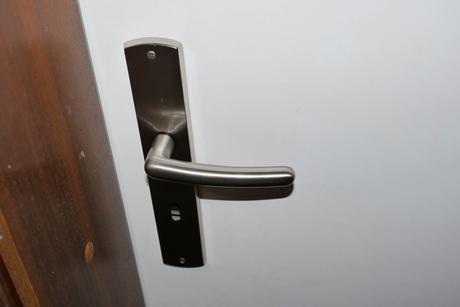 Nerezove kliky na dvere,