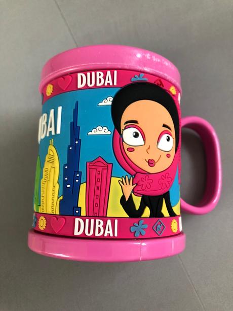 Plastový gumový hrnek suvenýr dubai sytá růžová, 