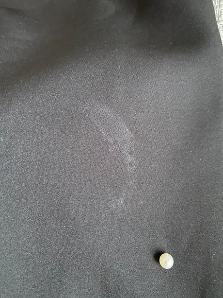 Černé šaty s perličkami m/l, m