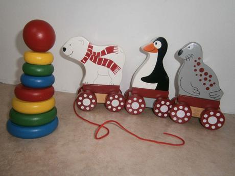 Dřevěný vláček - zvířata + dřevěná věž,cena celkem, 