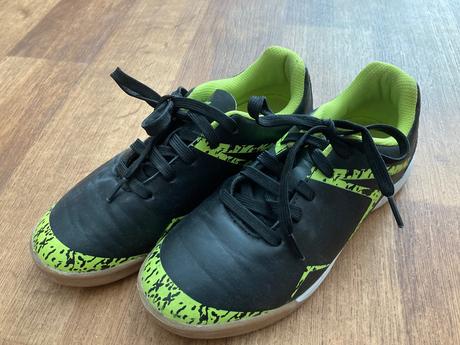 Sportovní boty se světlou podrážkou, 33