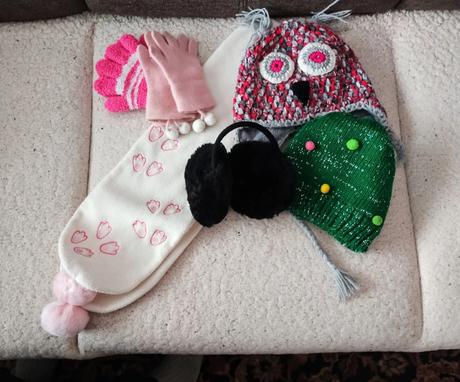 Dívčí zimní doplňky, 110