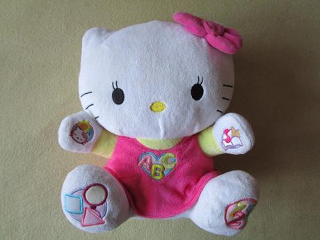 Pěkná heboučká plyšová hello kitty, mluví a zpívá, 