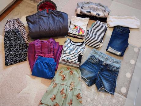 Balík oblečení vel. 134/140, 122–134