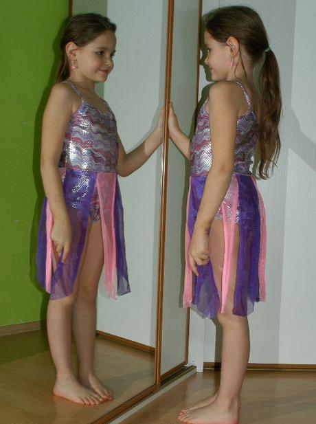 Dres s tylovými cípy pro vílu,