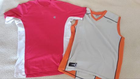 Čtyři trika vel. l, xl, tepláky a body za 43 kč/ks, l