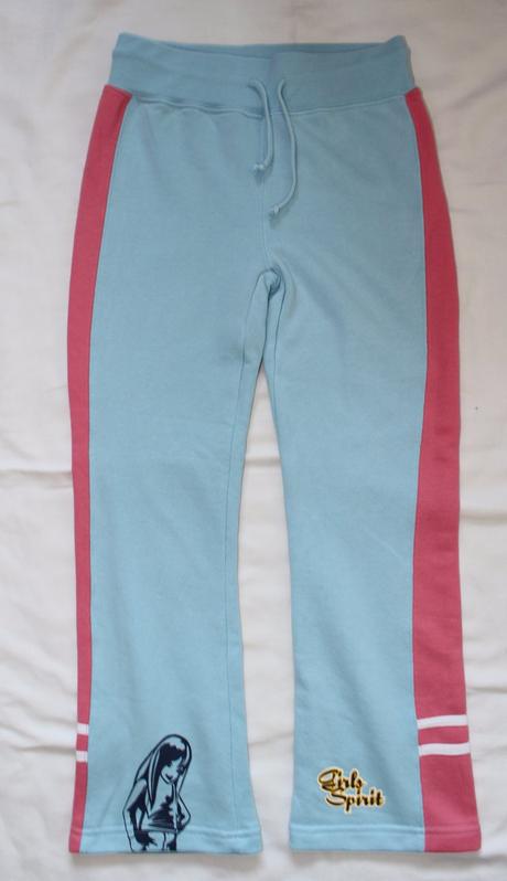 Am10. tepláky s holkou 8 let, 134