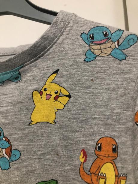 Šedé triko s pikachu, 140