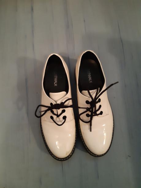 Dámské lakované polobotky + bílé plátěnky, vel. 38, 38