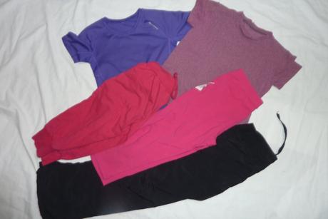 Tričko 2x, 3/4legíny 2x, šusťákové kalhoty vel.122, 122–134