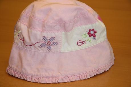 Klobouček zn. boots, 62