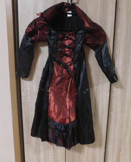 Karnevalový kostým-upíří slečna vel.4/6let, 