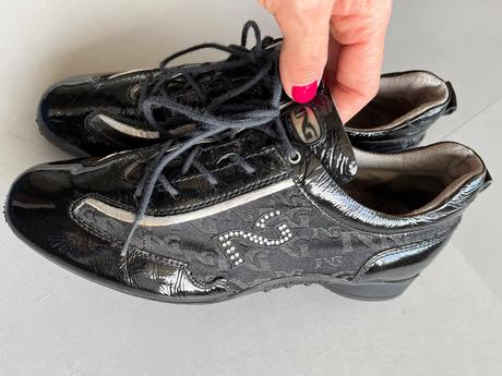 Černé lesklé elegant tenisky nero giardini vel 36, 36