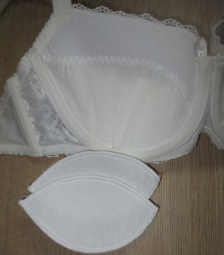 Poprsenka krajková 70e, werso,70e