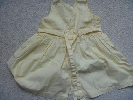 Žluté letní šaty s kytičkami zn. next vel. 3-6 měs, next,68