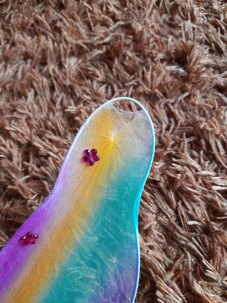 Křídla ii. barevná trochu poničená nošená,